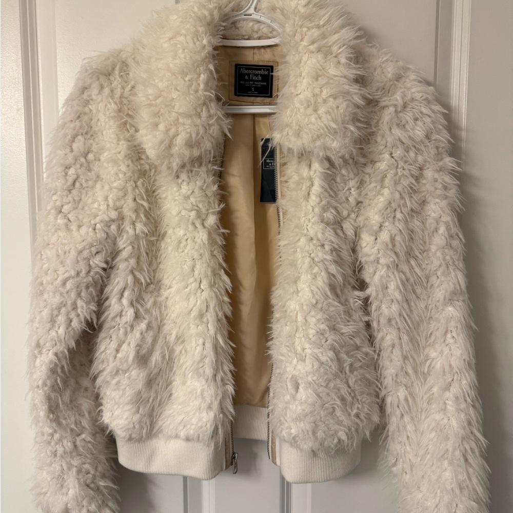 Abercrombie & Fitch Spring Off-White Plush Faux Fur Jacket - Size S - NWT
